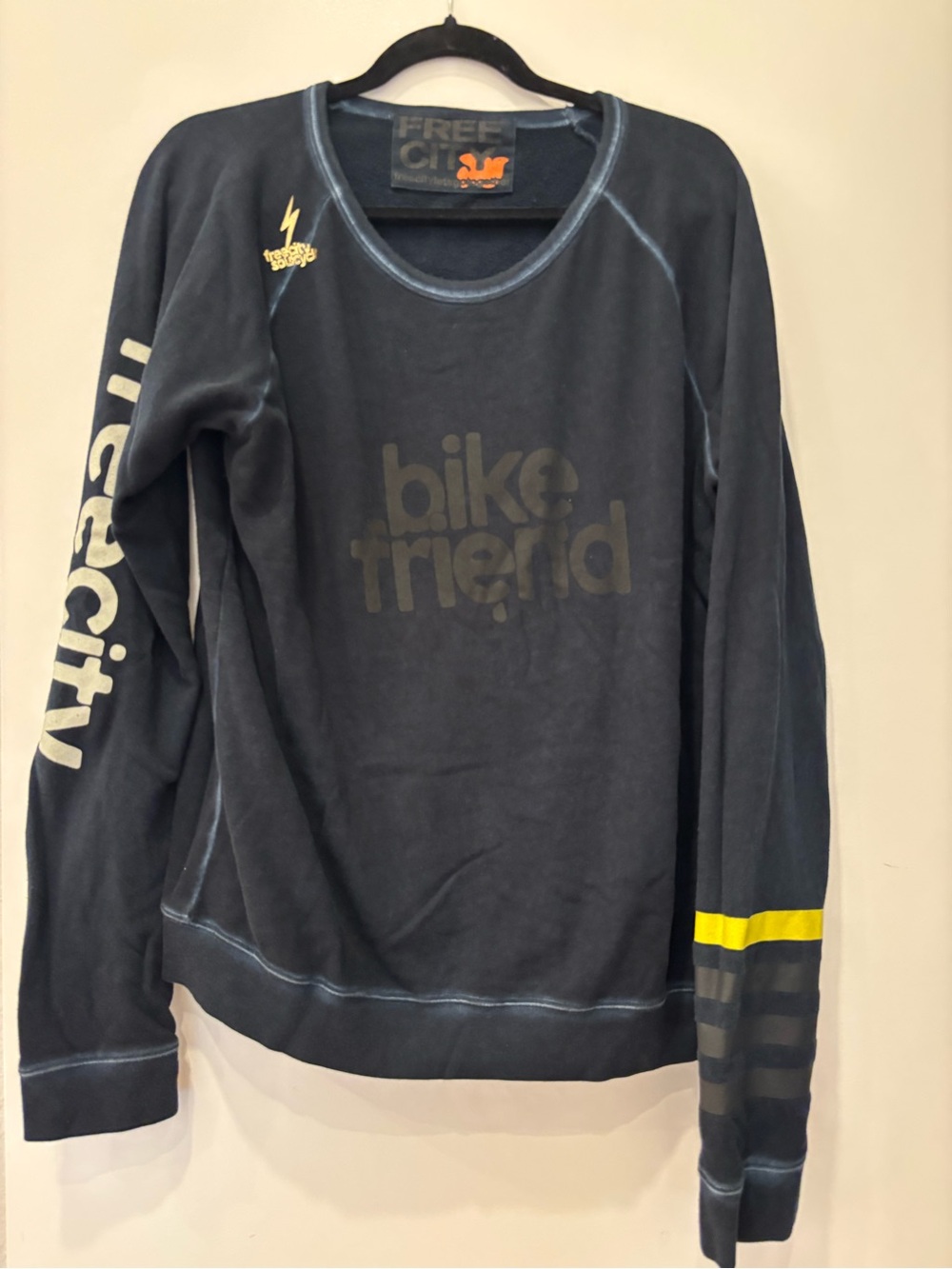 FREECITY SoulCycle Bike Friend Sweatshirt Black Graphic Pullover Raglan